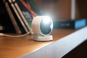 Cámara de Seguridad Exterior WiFi G100 de 4MP con Visión Nocturna en Color Real, Detección Local, Compatible con Alexa y Google Home - Product Image 3