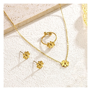 <span class=keywords><strong>Collana</strong></span> <span class=keywords><strong>di</strong></span> fiori <span class=keywords><strong>di</strong></span> girasole alla moda Set <span class=keywords><strong>di</strong></span> orecchini 18K in acciaio inossidabile semplice <span class=keywords><strong>collana</strong></span> <span class=keywords><strong>di</strong></span> girasole da donna - Product Image 1