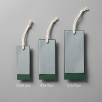 Étiquettes suspendues double couche en papier vélin translucide vert forêt, étiquettes personnalisées pour vêtements en carton, logo en relief, OEM ODM, faible MOQ