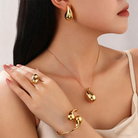 Nouveau Bracelet Manchette Goutte d'Eau en Acier Inoxydable Plaqué Or PVD 18K Au750 de Luxe et Tendance pour Femme – Collection 2025 de Haute Qualité