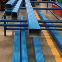 Machine de formage à rouleaux pour tuyaux de descente de gouttière, machine de fabrication de tuyaux de descente de gouttière, machine pour gouttières et coudes en acier