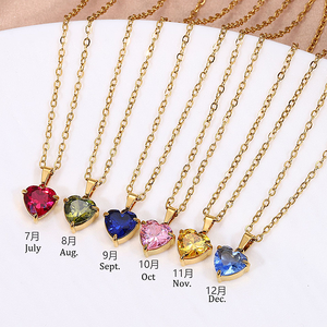 Collier ras du cou tendance en acier inoxydable plaqué or avec pendentif cœur entièrement serti <span class=keywords><strong>de</strong></span> zircons cubiques et 12 pierres <span class=keywords><strong>de</strong></span> naissance, vente en gros - Product Image 6