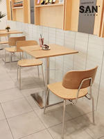 Ensemble de mobilier pour café et boulangerie, table et chaises en bois clair pour petit café, mobilier décontracté pour bistrot et salon de thé