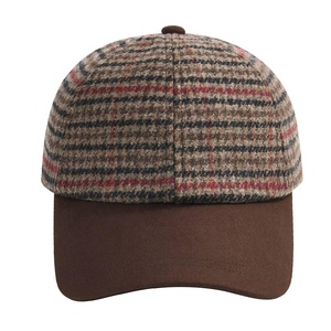 Casquettes de baseball en laine tweed personnalisées non structurées bicolores avec visière en daim courbée et fermeture à boucle métallique réglable pour l'hiver - Product Image 1