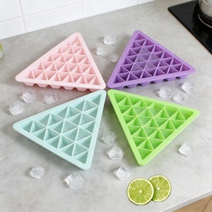 Molde de silicona reutilizable de alta calidad para cubitos de hielo, apto para alimentos, libre de BPA, con 33 cavidades en forma de panal y tapa. - Product Image 6