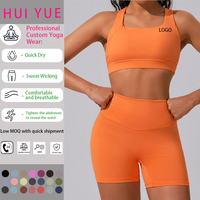 Ensemble de fitness 2 pièces pour femme, avec short cycliste côtelé et haut de sport à col en U et dos croisé, pour l'entraînement de musculation
