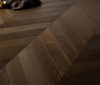 Parquet de luxe moderne pour hôtel, chêne brun, design chevron, brossé, écologique, bois d'ingénierie, chêne blanc, élégant