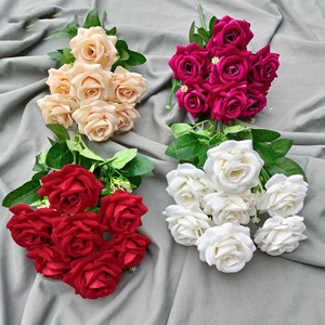 Ramo decorativo <span class=keywords><strong>de</strong></span> <span class=keywords><strong>flores</strong></span> rosas <span class=keywords><strong>de</strong></span> franela artificial barato a granel <span class=keywords><strong>de</strong></span> China <span class=keywords><strong>de</strong></span> alta calidad <span class=keywords><strong>de</strong></span> venta directa <span class=keywords><strong>de</strong></span> fábrica para boda en casa - Product Image 4