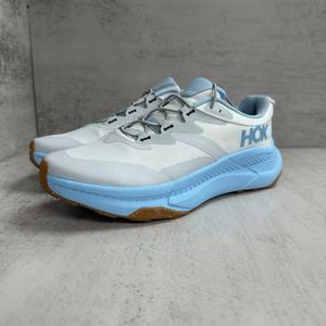 รองเท้าวิ่งเดินผู้ชายแบรนด์ดีไซน์หรูหรา รุ่นปี 2026 สไตล์บาสเก็ตบอล แบบผูกเชือก ระบายอากาศได้ดี สวมใส่สบาย - Product Image 1