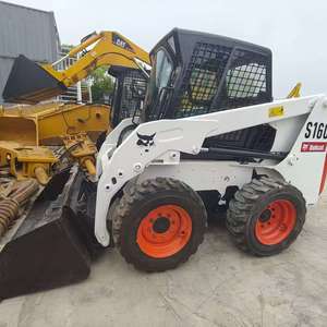 Chargeuse compacte Bobcat S160 d'origine américaine avec godet de terrassement d'une capacité de 0,33 m³ et un poids opérationnel de 2,7 tonnes, en bon état. - Product Image 6