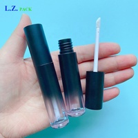Lot LZ, MOQ 100 pièces, tubes à gloss ronds en plastique vides de 6,5 ml, vente en gros, tube à gloss noir dégradé avec pinceau