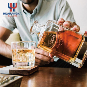 Hoàn hảo Laser khắc Whiskey <span class=keywords><strong>Decanter</strong></span> <span class=keywords><strong>Set</strong></span> với 1PC 750ml Whiskey <span class=keywords><strong>Decanter</strong></span> và 2PCS vuông đá kính cho món quà cưới - Product Image 4