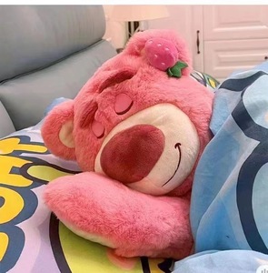 Ours en peluche fraise multi-tailles, grande poupée-coussin, compagnon de sommeil, cadeau d'anniversaire, cadeau pour couple, vente en gros, promotion - Product Image 3