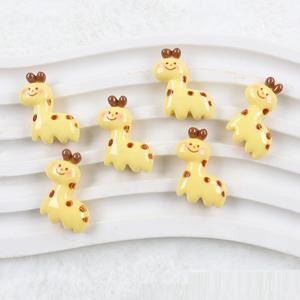 Mini girafe cerf résine accessoires bricolage crème colle à la main pince à cheveux coque de téléphone <span class=keywords><strong>trou</strong></span> chaussure matériel en gros résine artisanat - Product Image 3