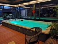 Autoportant 5.8 mètres natation spa piscine conteneur d'expédition piscine spa extérieur bain à remous