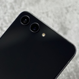 Z Flip5 หน้าจอ AMOLED 6.7 นิ้ว 120Hz แรม 8GB ความจุ 256GB รองรับ 5G ระบบปฏิบัติการ Android 14 Octa Core กล้อง 50MP เซ็นเซอร์ลายนิ้วมือ แบตเตอรี่ 3700mAh โทรศัพท์มือถือรุ่นใหม่ - Product Image 5