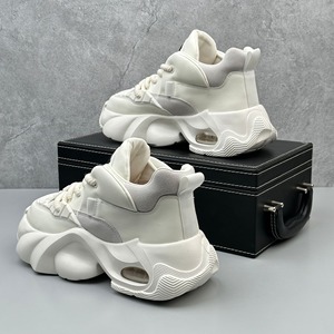 Zapatos casuales de hombre con suela gruesa, estilo nuevo de primavera, con cordones, que aumentan la altura, modernos, a la moda, de color sólido, deportivos. - Product Image 4