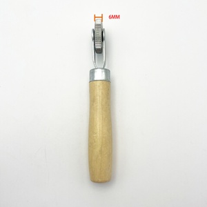 Outil de réparation de pneus de haute qualité, rouleau et aiguille à roulement à billes de 6 mm avec manche en bois - Product Image 1