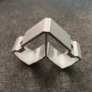 Phụ kiện cửa sổ cầu vỡ Hợp kim nhôm-Mã góc một mảnh, phun keo và quá trình chà nhám cho độ bền - Product Image 4