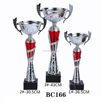 Offre Spéciale Trophée en métal de football de style européen Tasses Sports & Haltérophilie Récompenses Médailles et plaques de qualité