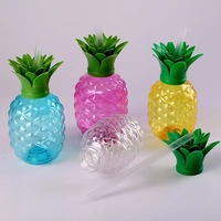 Gobelet à thé au lait en plastique en forme de fraise, 500 ml, étanche, réutilisable, résistant à l'eau bouillante, motif dessin animé estival, avec paille, pour boissons