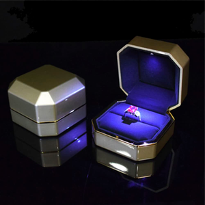 High-End Customized Leather Jewelry Box LED <b>Light</b> Square Velvet Packaging for Rings Necklaces Pendants Spray Painted - Product Image 1