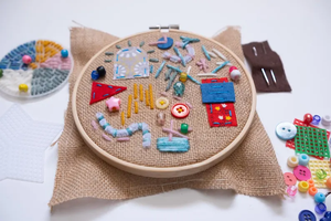 Kit de <span class=keywords><strong>Costura</strong></span> Súper Completo <span class=keywords><strong>para</strong></span> Niños, Kit de Manualidades Preescolares, Aprende a Coser, Kit de Bordado con Aro <span class=keywords><strong>para</strong></span> Niños - Product Image 4