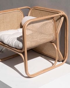 Cama Rectangular de Ratán Tejida a Mano Ecológica de Alta Calidad Greencraft con Cojín Suave de Vietnam - Product Image 1