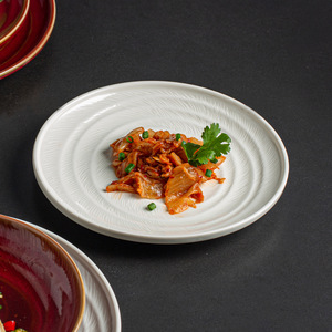 จานเซรามิกสำหรับเสิร์ฟสเต็ก จานอาหารร้านอาหารไทย จานพาสต้าตื้นสำหรับใช้ในบ้าน ภาชนะใส่อาหารระดับไฮเอนด์ ใช้กับไมโครเวฟได้ - Product Image 1