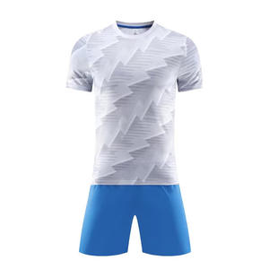 Camiseta de fútbol clásica con cuello en V 100% poliéster de secado rápido ligero de manga corta nueva ropa de fútbol que absorbe el sudor sublimación OEM - Product Image 2