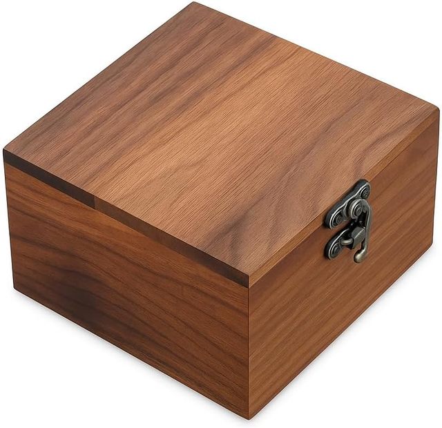 Manufacture Wholesale Small Handcrafted Walnut Wood Keepsake Box Rustic Wooden Box for Christmas Gifts
