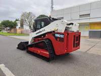 Mini-chargeuse sur chenilles multifonctionnelle CDM315T avec système de levage vertical pour la location d'équipements et les projets municipaux