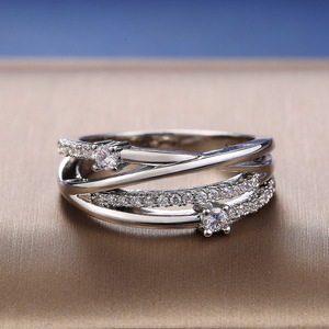 Anello con Linee Geometriche per Donne, Elegante Accessorio Minimalista per Feste e Matrimoni, Regalo - Product Image 2