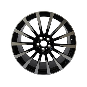 عجلات سبائك ألومنيوم 6061 T6 بقطع ماسي أسود بعرض 22 × 10.5 وارتفاع ET 30 مم، جنوط سوداء وفضية اللون - Product Image 1