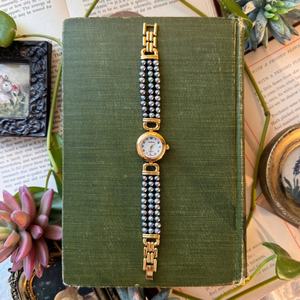 Reloj de Pulsera de Cuarzo Dorado Vintage Hecho a Mano para Mujer, Accesorios de Moda Retro con Diseño Único de Botones y Cuentas, Joyería Personalizada - Product Image 2