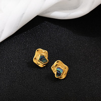 Boucles d'oreilles tendance vintage plaquées or 18 carats, motif vague irrégulière, coquille d'ormeau naturelle, clous d'oreilles de style moyen-âge