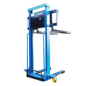 Carrello Elevatore Elettrico da 1 Tonnellata con Sollevamento 1,6M, Ruote in Nylon Resistenti per Carico su Pavimentazione Esterna - Product Image 1