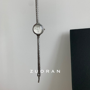 Montre femme ronde noire Bracelet simple montre-bracelet mode personnalisée cadeau femme petit et mignon - Product Image 4