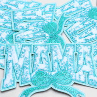 Petit Patch Brodé MAMA en Chenille, Applique Mignonne Lettre Nœud à Coudre ou Thermocollante pour Vêtements, Chapeaux, Sacs, DIY