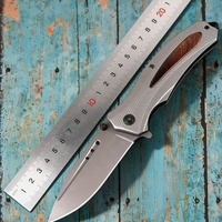 Vente en gros de couteau pliant de poche F84 de haute qualité, manche en bois, couteau tactique EDC, lame en acier inoxydable pour une utilisation en extérieur