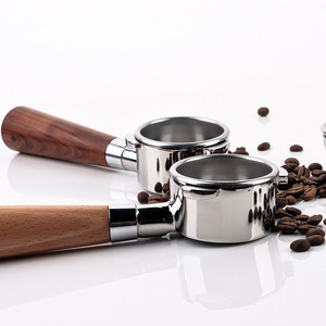 ที่จับก้านชงกาแฟแบบไม่มีฐาน ขนาด 51 มม. ยี่ห้อ Three Beans ทำจากสแตนเลสสตีล พร้อมด้ามจับไม้บีชและไม้โรสวูด ซิลิโคนสีดำ สำหรับเครื่องชงกาแฟเอสเพรสโซ - Product Image 4