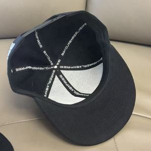 Gorras de Béisbol y Snapback de Ala <span class=keywords><strong>Plana</strong></span> para Hombre al por Mayor con Parche Bordado Negro, OEM, MOQ Bajo y Logo Personalizado - Product Image 3