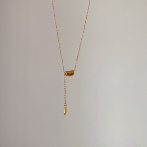 Collier lariat réglable en acier inoxydable plaqué or PVD |   Collier minimaliste avec pendentif en forme de haricot et étiquette |   Imperméable et hypoallergénique - Product Image 5