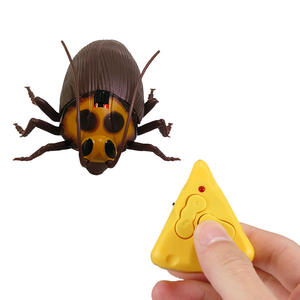 Jouets d'Halloween en plastique, simulation électronique d'insectes (araignée, cafard) avec télécommande infrarouge, pour farces et tours - Product Image 2