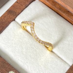 En stock - Bagues irrégulières - Bijoux - Argent plaqué or - Pierres brillantes en CZ - Bague en zircone ondulée pour filles - Cadeau - Product Image 4