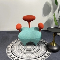 Fauteuil de salon sculptural irrégulier artistique, chaise d'appoint en tissu bouclé de forme spéciale, canapé de loisirs unique de designer