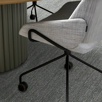 Dalles de moquette commerciales modernes en PP, antimicrobiennes, adaptées aux animaux domestiques, avec absorption acoustique et support amortissant en PVC pour bureaux