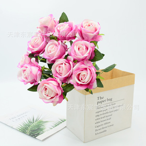 Bouquet de roses artificielles, pétales en velours rouge, polyester, décoration d'intérieur, ornement de bureau pour mariage - Product Image 3