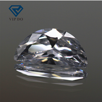 Usine Wuzhou gemmes 3*6-6*12mm couleur blanche en forme de demi-lune zircone cubique pierres précieuses en vrac demi-lune découpées à la machine zircon CZ pierres
