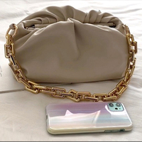 2026 Sacs à main, chaussures, sandales, pochettes et sacs à bandoulière pour femmes en cuir PU, avec pantoufles, sac nuage à grande chaîne métallique et claquettes assorties